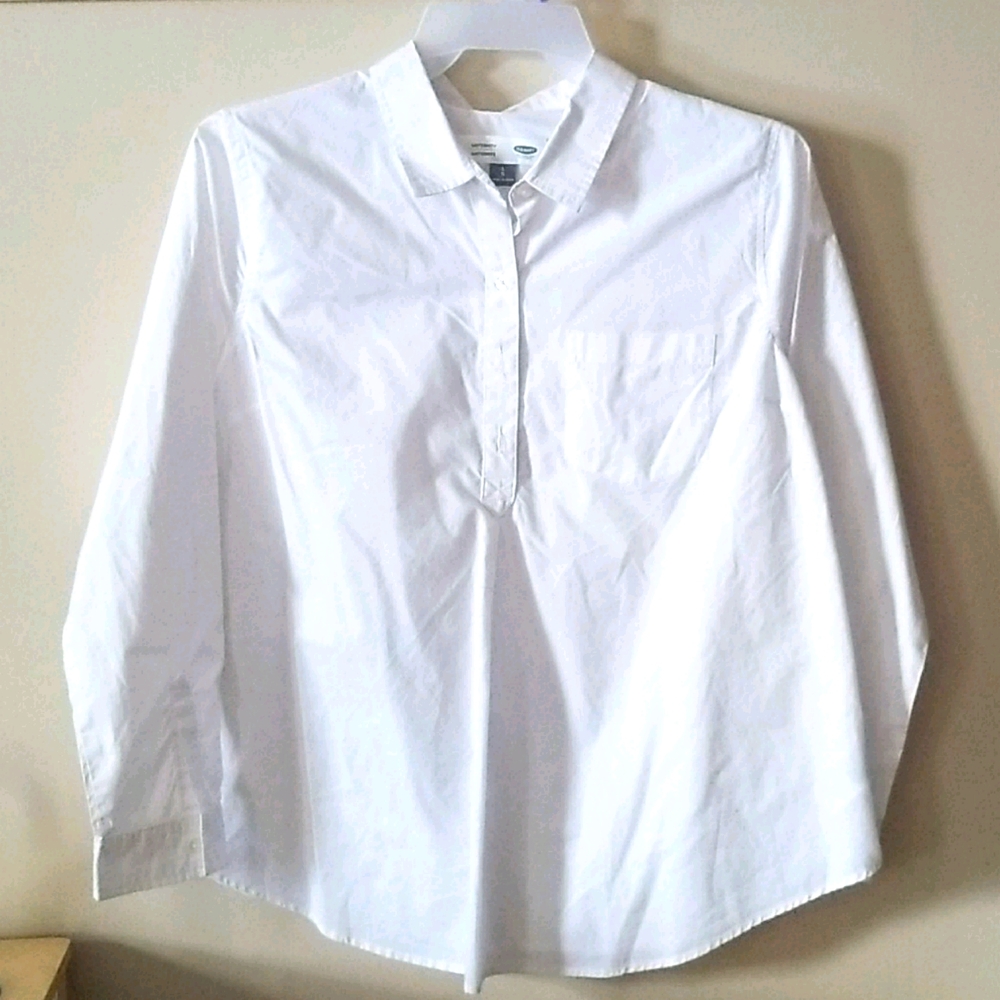 Old Navy white partial button down sz L